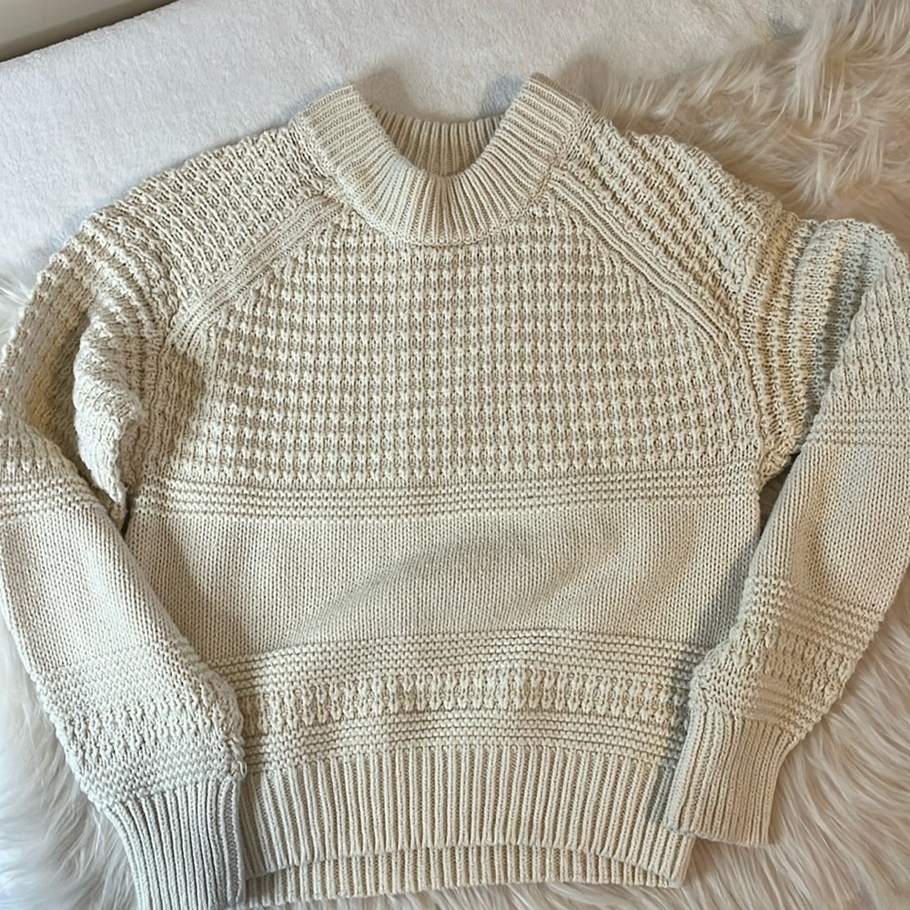 Cream chunky knit cable sweater size XS